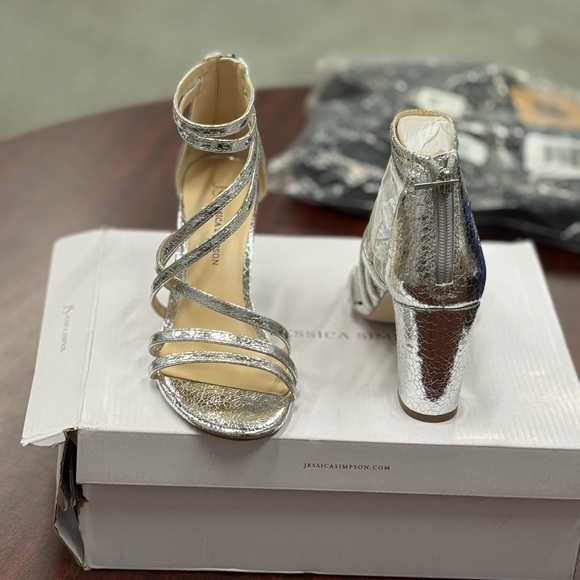 jessica simpson wore a leather dress with eight-inch heels I am beyond excited to announce my exclusive collaboration of the Jessica Simpson Brand with @walmart. We cant wait to help even more women feel their absolute best and most confident in what they